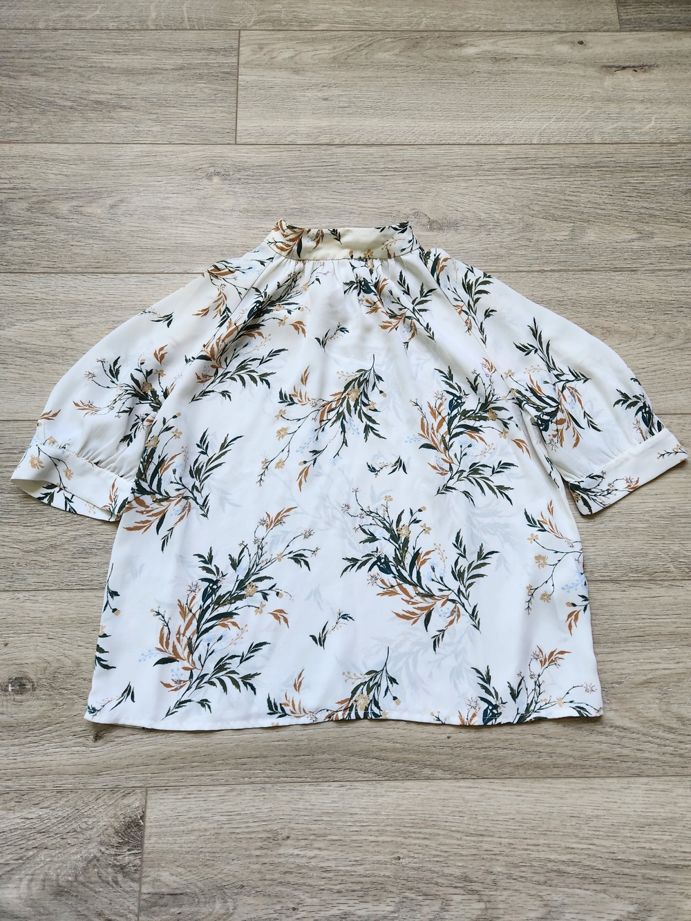 Banana Republic International Exclusive  White Green Floral Shirt Womens Small